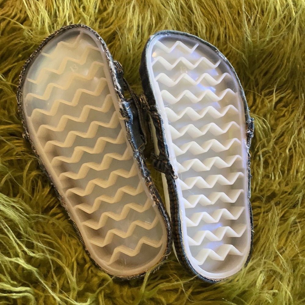 Customized Girls Slides - Picture 5 of 5
